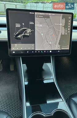 Седан Tesla Model 3 2018 в Кам'янському