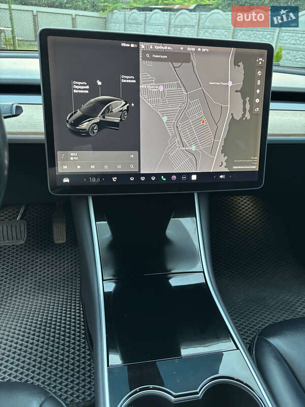 Седан Tesla Model 3 2018 в Кам'янському