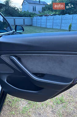 Седан Tesla Model 3 2018 в 