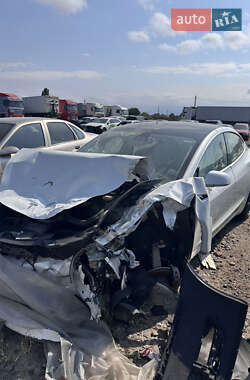 Седан Tesla Model 3 2020 в Киеве