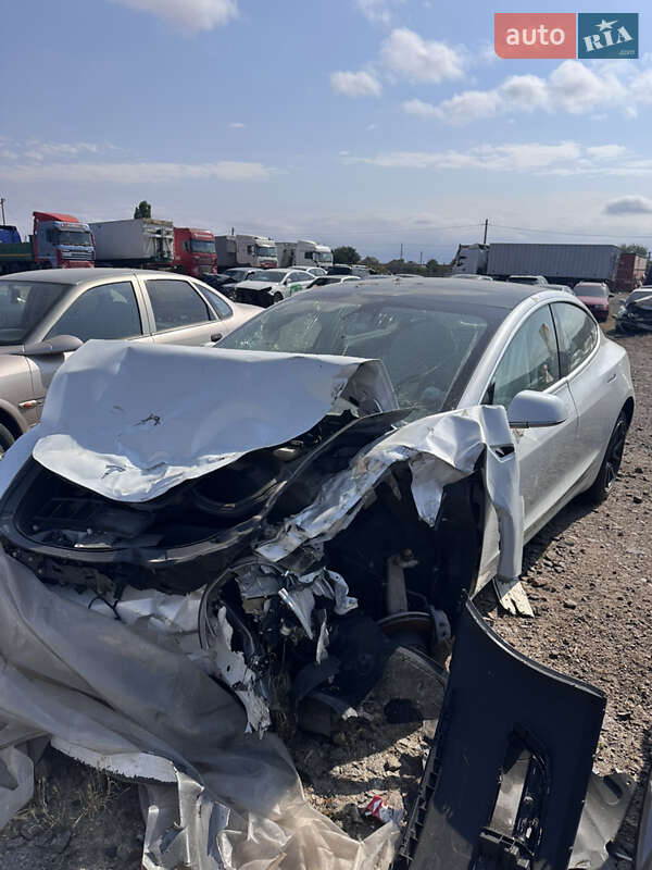 Седан Tesla Model 3 2020 в 