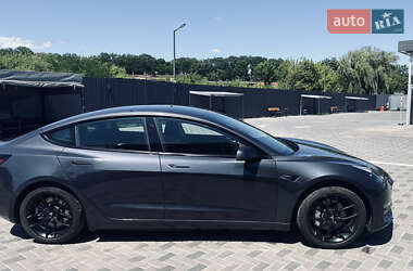 Седан Tesla Model 3 2023 в 