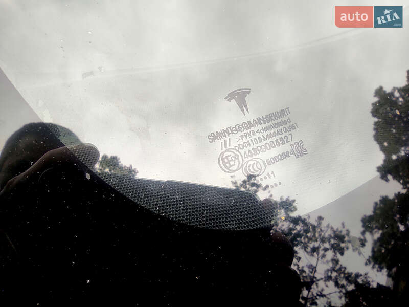 Седан Tesla Model 3 2021 в Львове