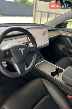 Седан Tesla Model 3 2022 в 
