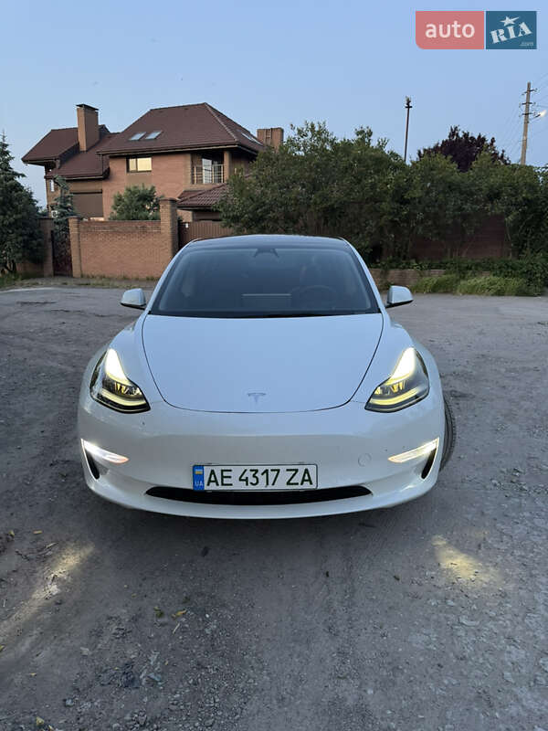 Седан Tesla Model 3 2022 в Каменском