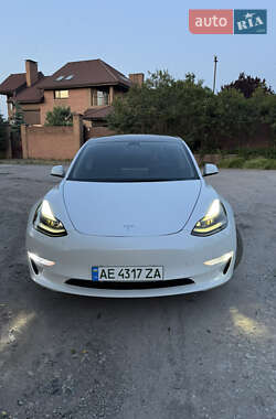 Седан Tesla Model 3 2022 в 