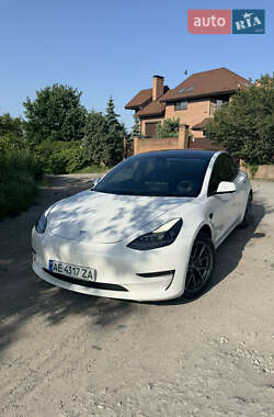 Седан Tesla Model 3 2022 в 