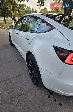 Седан Tesla Model 3 2021 в 