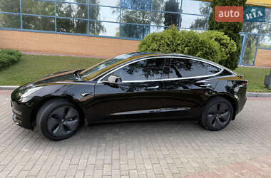 Седан Tesla Model 3 2020 в 