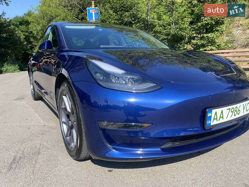 Седан Tesla Model 3 2023 в Києві