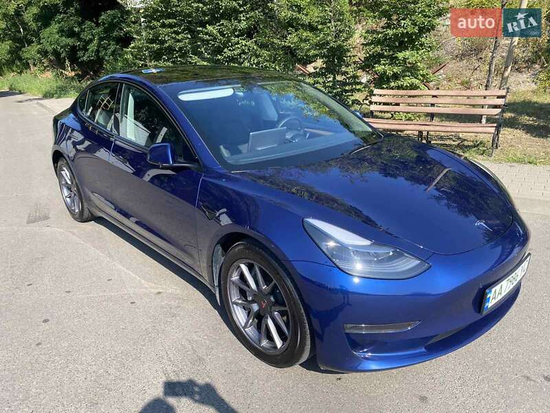 Седан Tesla Model 3 2023 в Києві