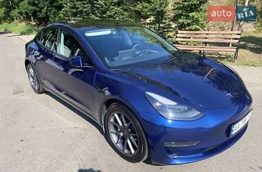 Седан Tesla Model 3 2023 в 