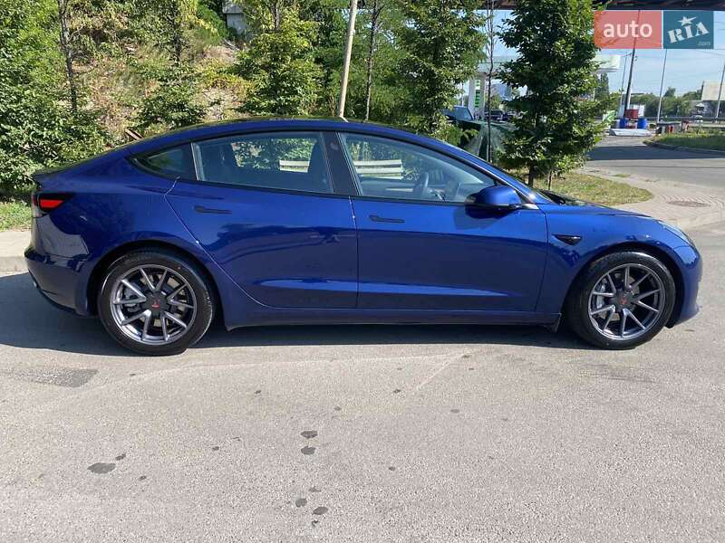 Седан Tesla Model 3 2023 в Києві