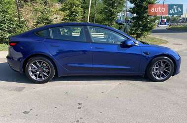 Седан Tesla Model 3 2023 в 
