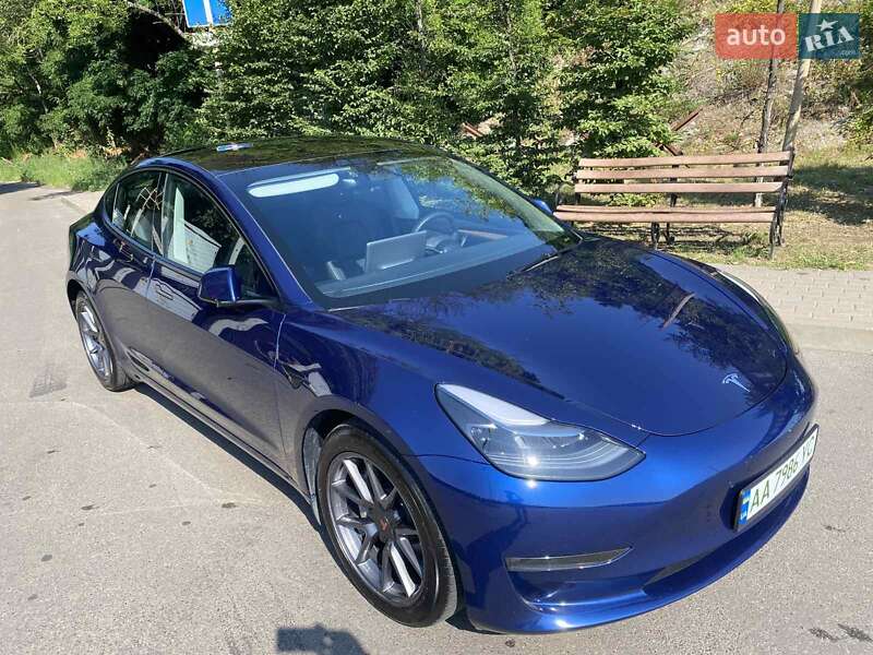 Седан Tesla Model 3 2023 в Києві