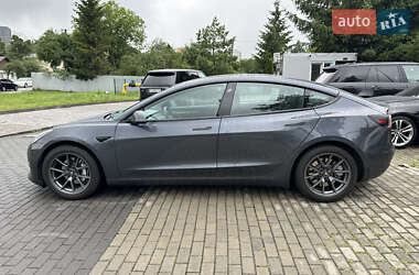 Седан Tesla Model 3 2021 в 