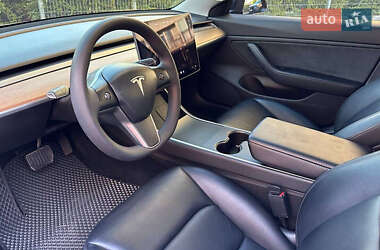 Седан Tesla Model 3 2020 в 