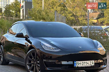 Седан Tesla Model 3 2020 в Києві