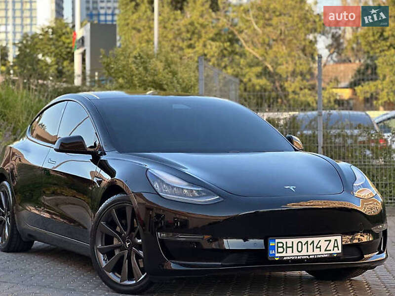 Седан Tesla Model 3 2020 в 