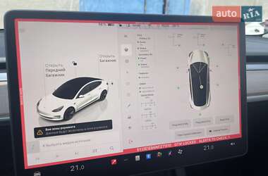 Седан Tesla Model 3 2022 в 