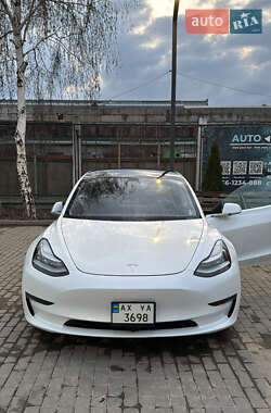 Седан Tesla Model 3 2020 в 