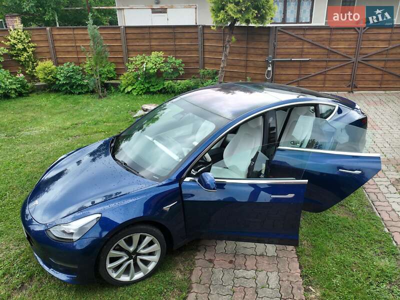 Седан Tesla Model 3 2018 в Киеве