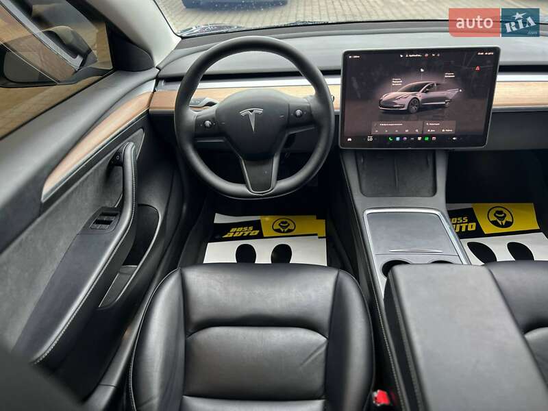 Седан Tesla Model 3 2023 в Івано-Франківську