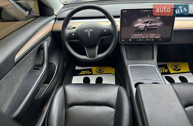 Седан Tesla Model 3 2023 в 