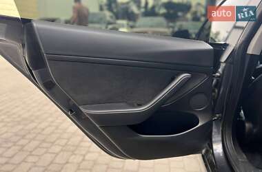 Седан Tesla Model 3 2023 в 