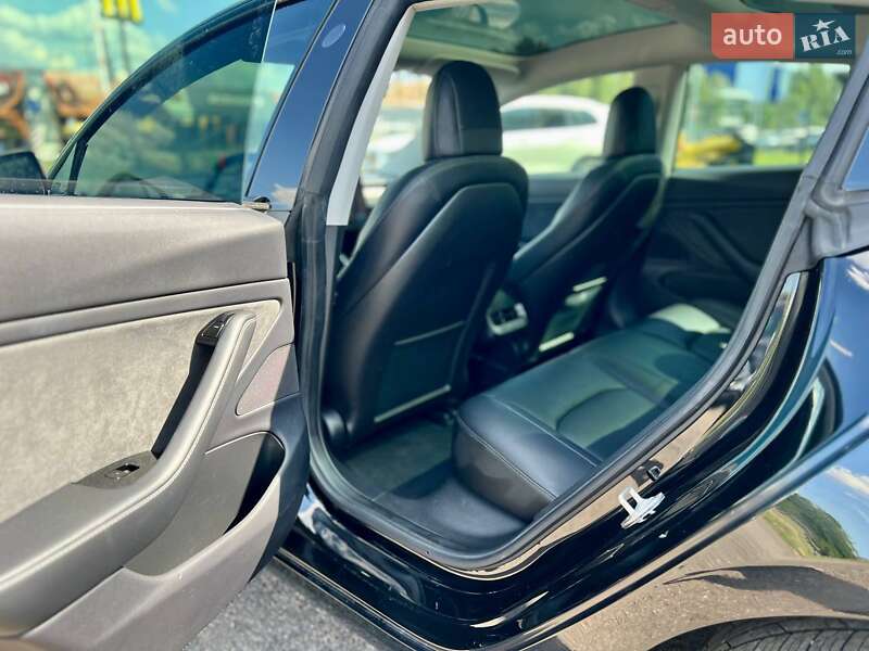 Седан Tesla Model 3 2019 в Києві