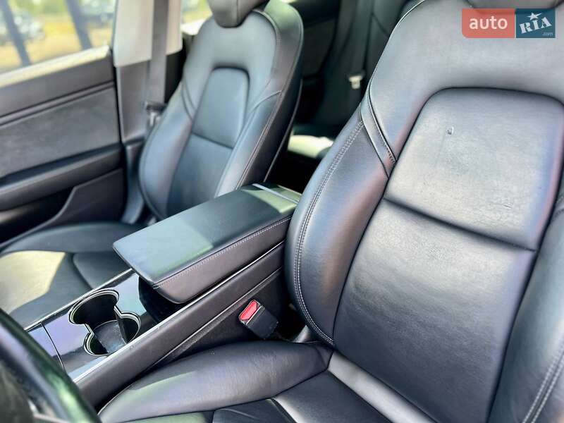 Седан Tesla Model 3 2019 в Києві