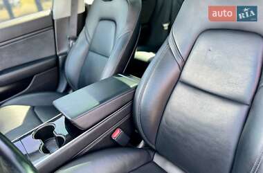 Седан Tesla Model 3 2019 в 