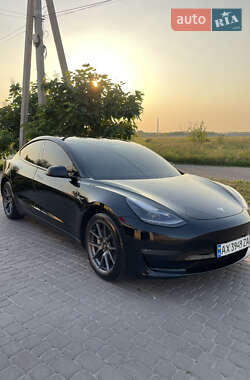 Седан Tesla Model 3 2021 в 