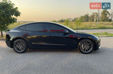 Седан Tesla Model 3 2021 в 