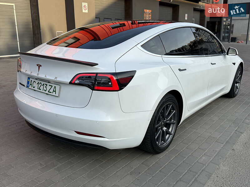 Седан Tesla Model 3 2020 в Луцке