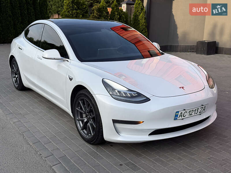 Седан Tesla Model 3 2020 в Луцке
