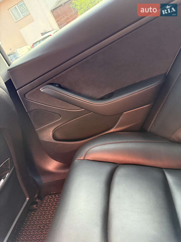 Седан Tesla Model 3 2020 в Луцке