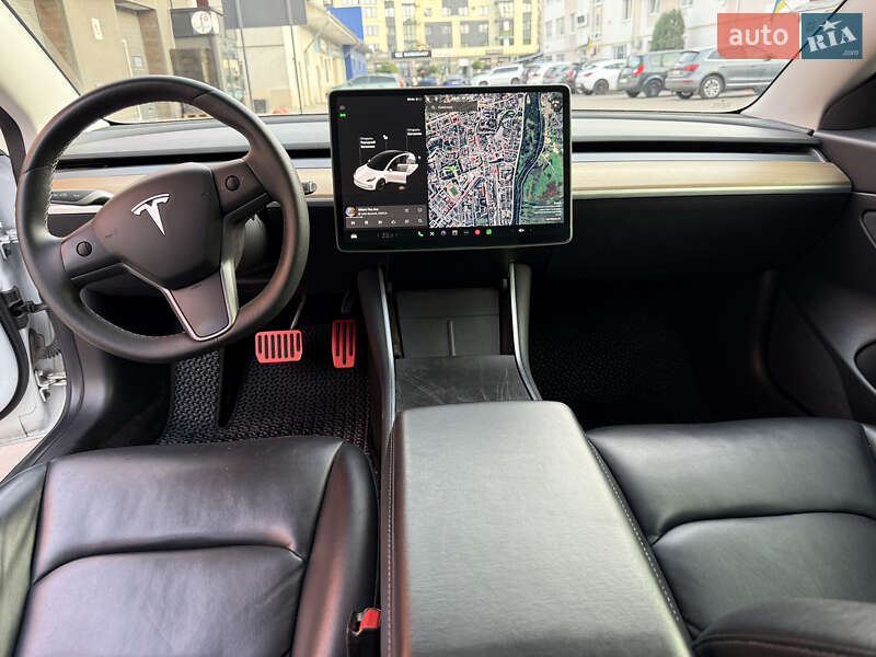 Седан Tesla Model 3 2020 в Луцке