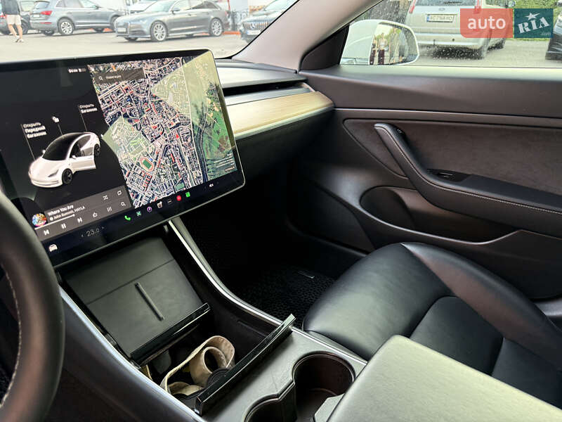 Седан Tesla Model 3 2020 в Луцке