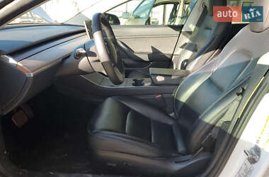 Седан Tesla Model 3 2020 в 