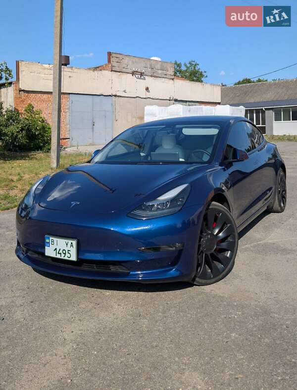 Седан Tesla Model 3 2022 в 