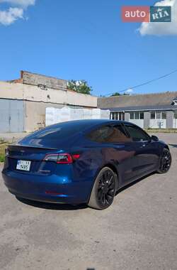 Седан Tesla Model 3 2022 в 