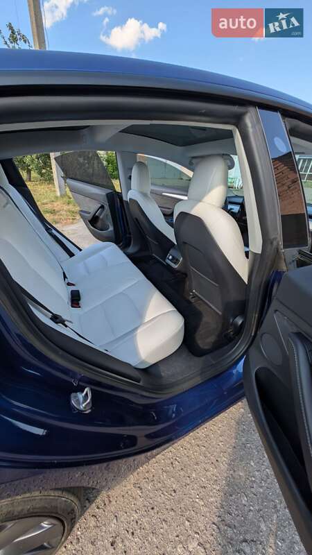 Седан Tesla Model 3 2022 в Миргороде