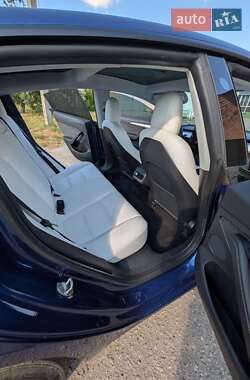Седан Tesla Model 3 2022 в 