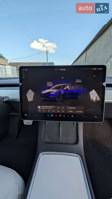 Седан Tesla Model 3 2022 в Миргороде