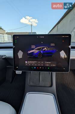 Седан Tesla Model 3 2022 в 