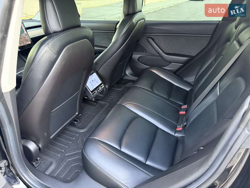 Седан Tesla Model 3 2019 в Дніпрі