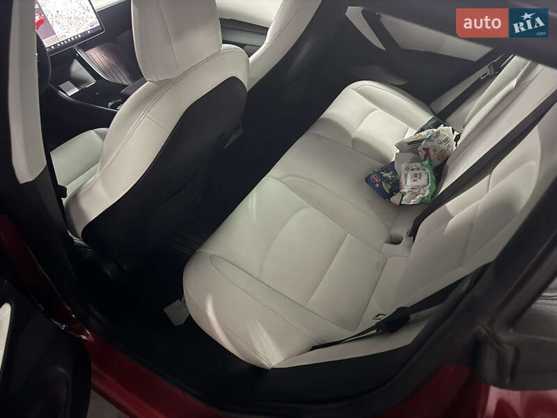 Седан Tesla Model 3 2018 в Києві