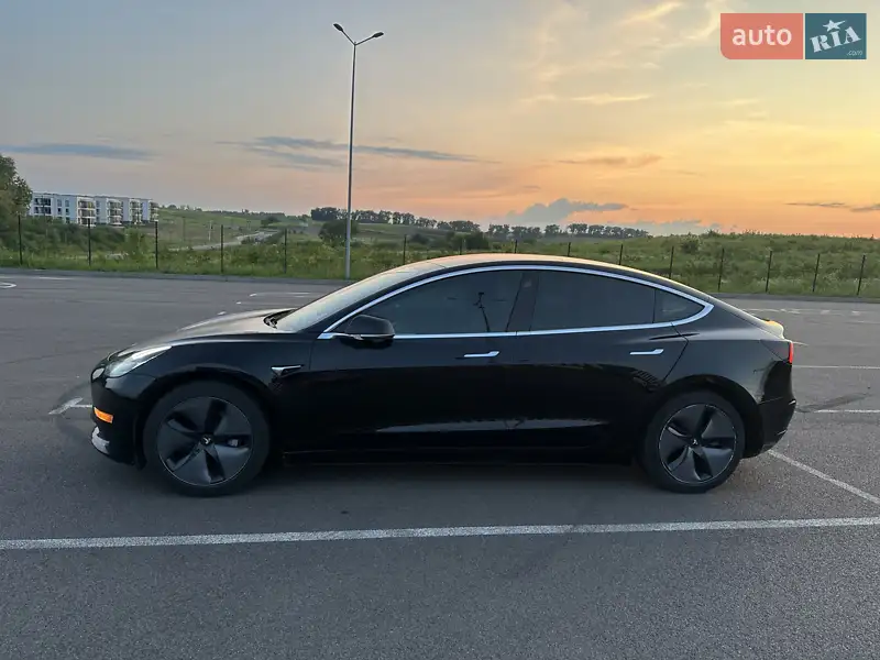 Седан Tesla Model 3 2019 в 