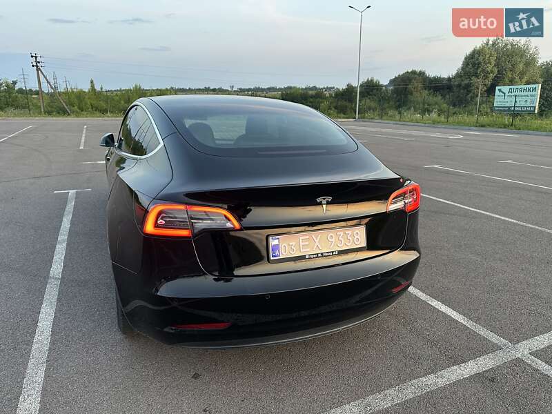 Седан Tesla Model 3 2019 в Рівному
